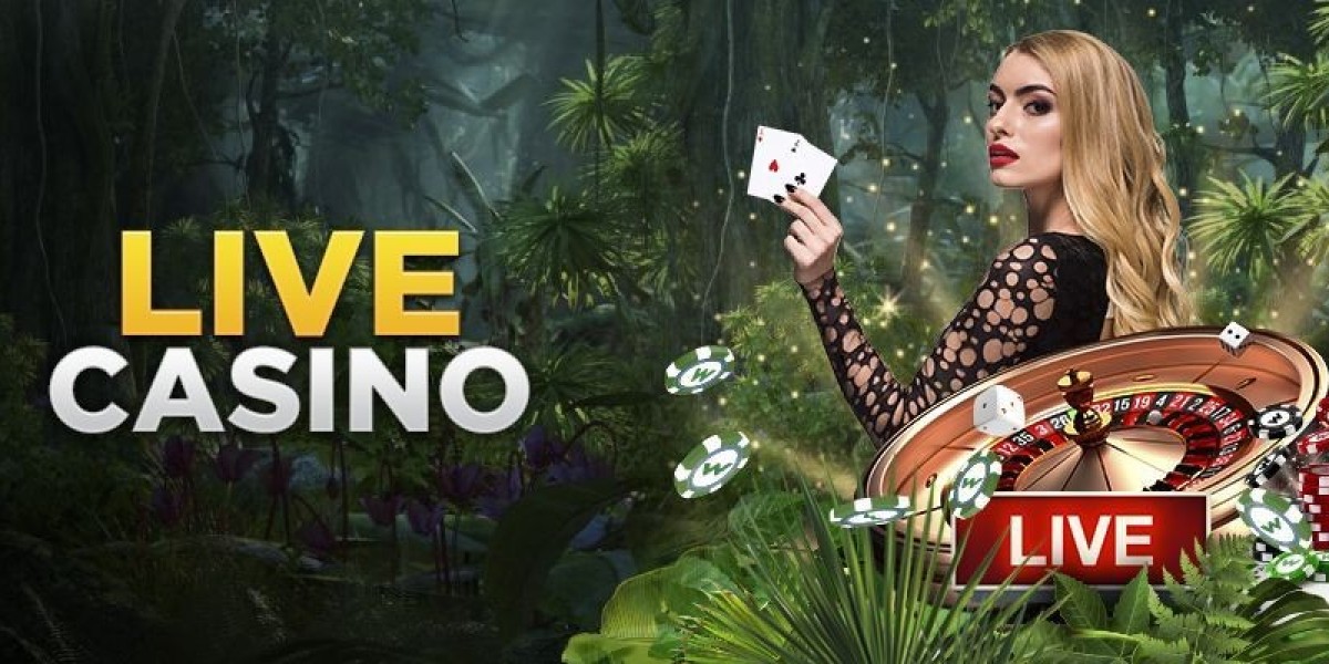 Live Dealer Game di Kasino Online: Membuat Pengalaman Kasino Autentik dari Kenyamanan Rumah Anda