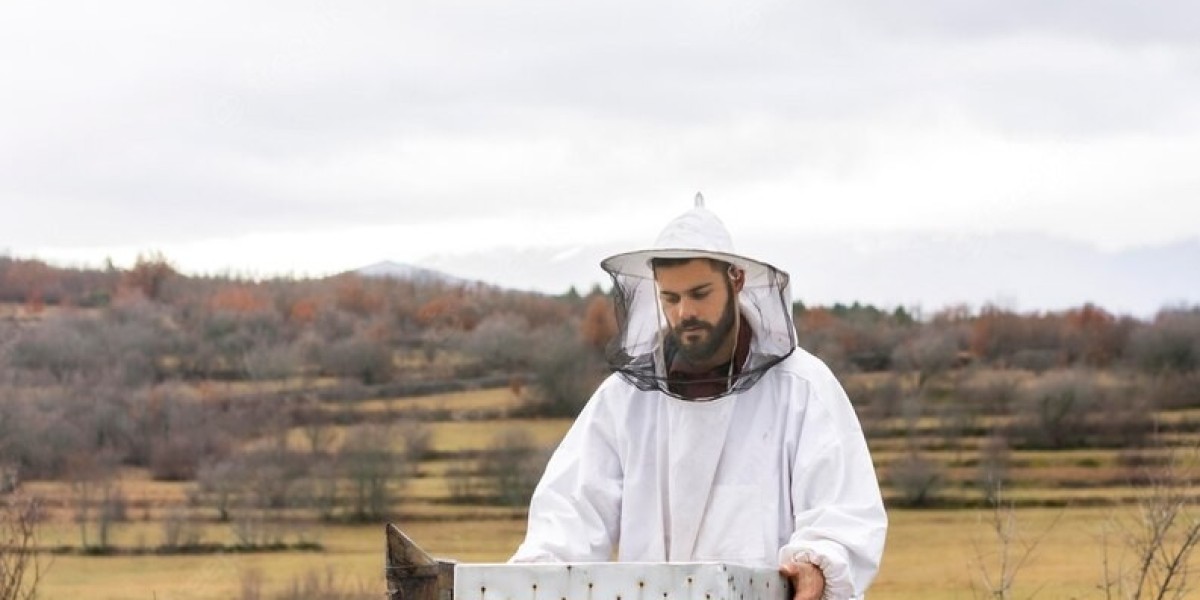 The Importance of Beekeeping Suits: Ensuring Safety and Comfort for Beekeepers