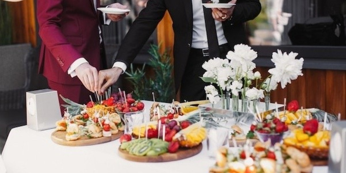What are the qualities of a good caterer?