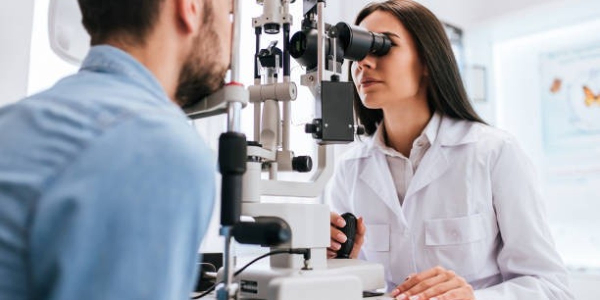 Finding Clear Vision: Your Guide to Choosing an Eye Specialist in Noida