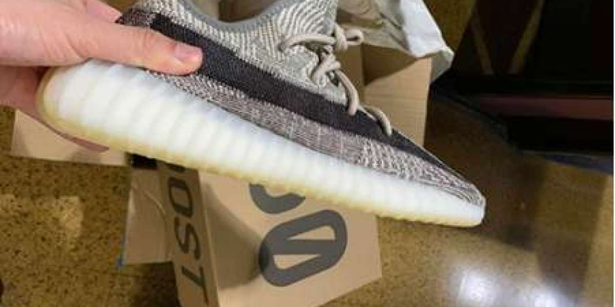 Yeezy Boost 350 V2の新鮮な新カラーリングを感じさせる！