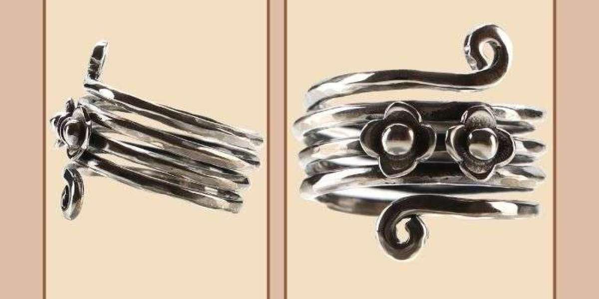 Buy 925 Sterling Silver Rings in best price for valentine day special