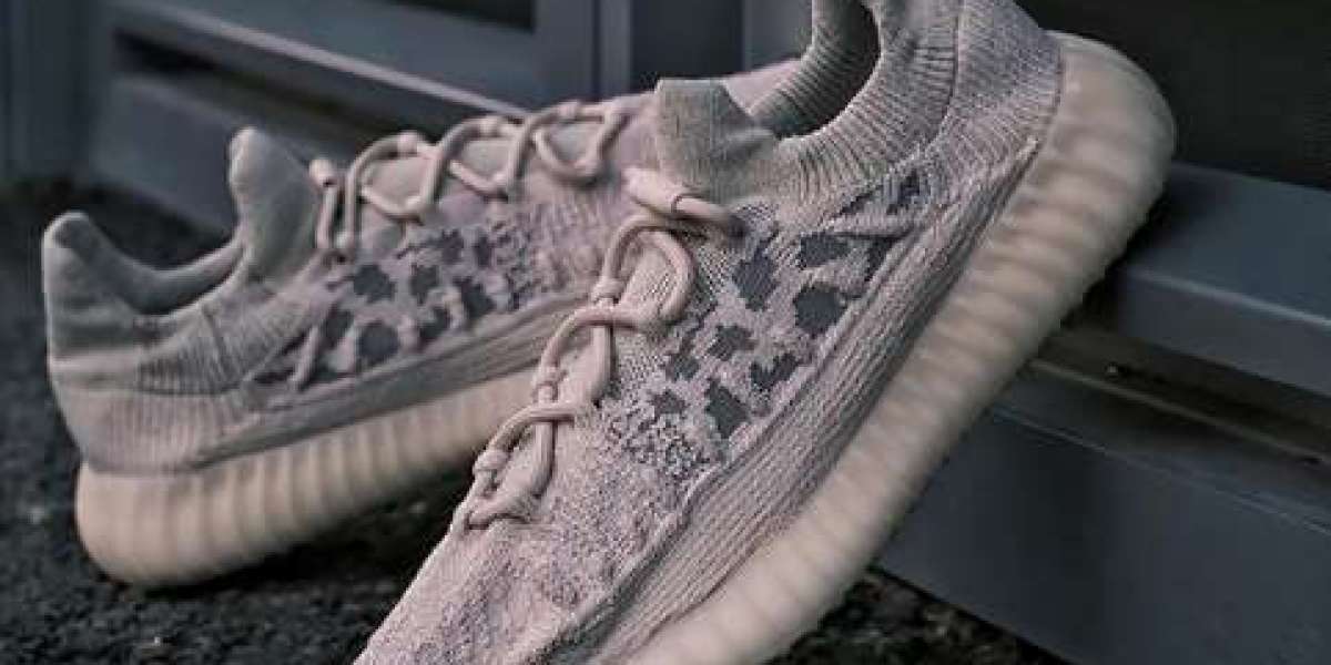 YEEZY 350 V2の最新カラー「Slate Bone」が登場！