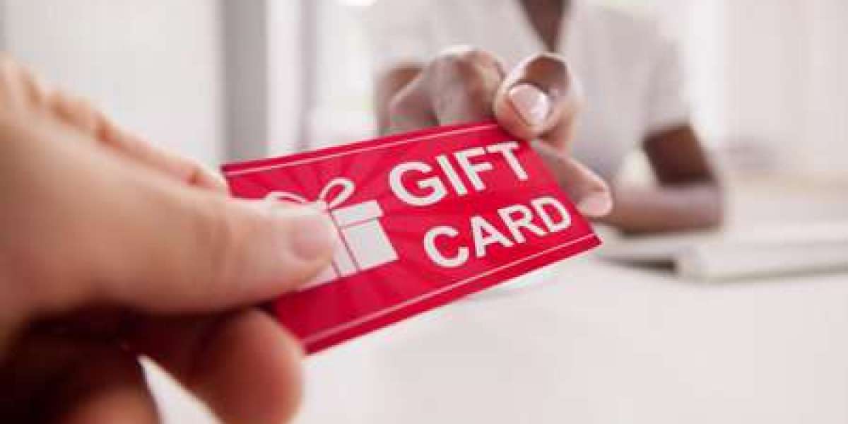 Cash vs. Card: When to Choose a Gift Card